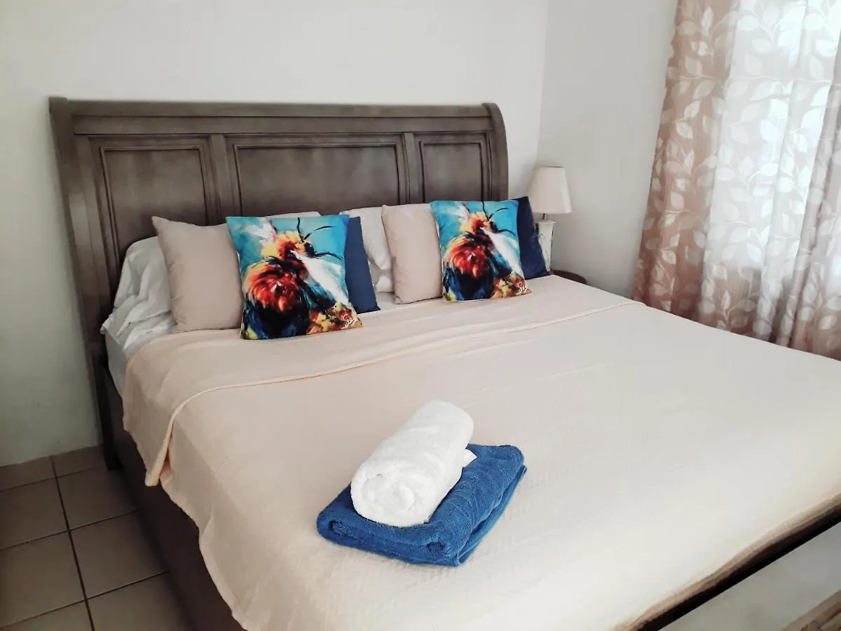 Chadville Beach Apartment Maxwell 0*,  Barbados